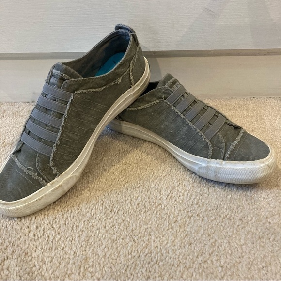 Ladies Grey Blowfish Slip On Sneaker - Picture 1 of 5